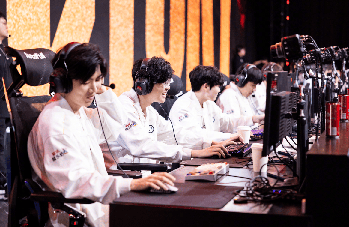 Rookie巅峰对决,Scout与40激战拜仁分钟,爆冷胜负难料! Rookie巅峰对决,Scout与40激战拜仁分钟,爆冷胜负难料!