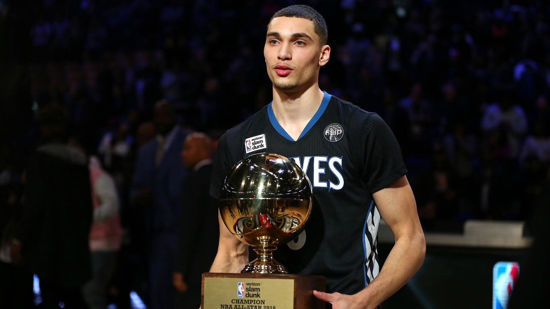 反败为胜首场状态出色，中国队观众沸腾！，C罗重返赛场引发球迷热议